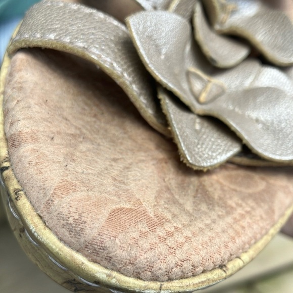 Women's size 10 B.O.C. Bronze Tan platform / wedge Sandals - Picture 11 of 13